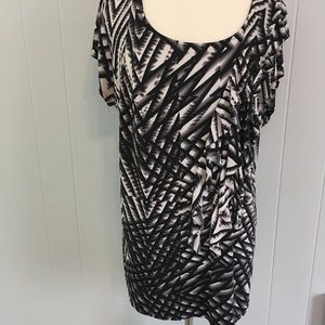 Worthington Woman 2x black white side ruffle. EUC